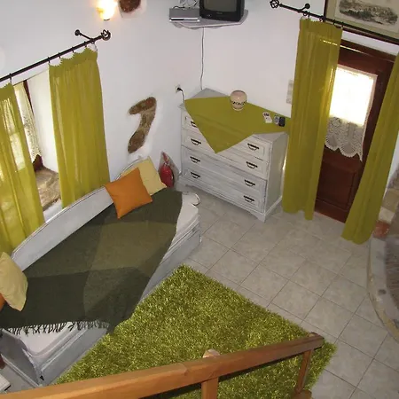 Porfyrousa Traditional Apartment *